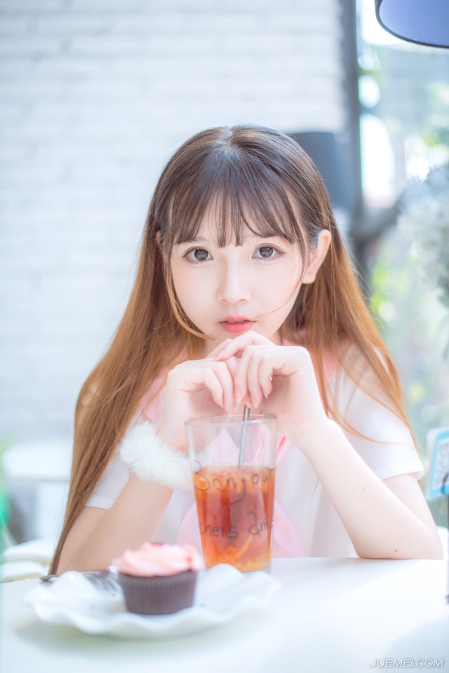 魏延翻了翻白眼，能将这事情看的这么溜，你也不比他差多少。